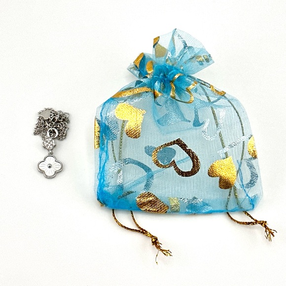 925 Solid Sterling Silver Luxury Mother of Pearl Clover Necklace - Picture 9 of 10